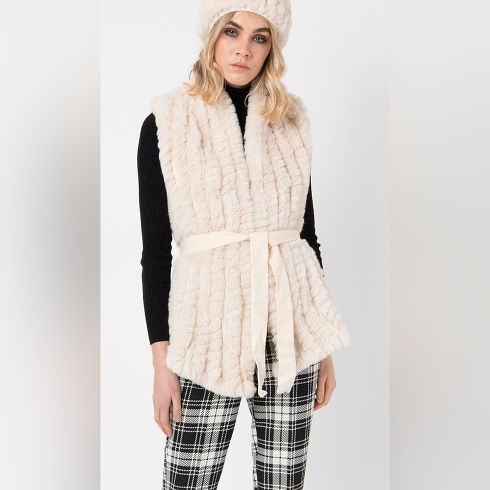 Pia Rossini faux fur vest in light pink no belt - Picture 6 of 6